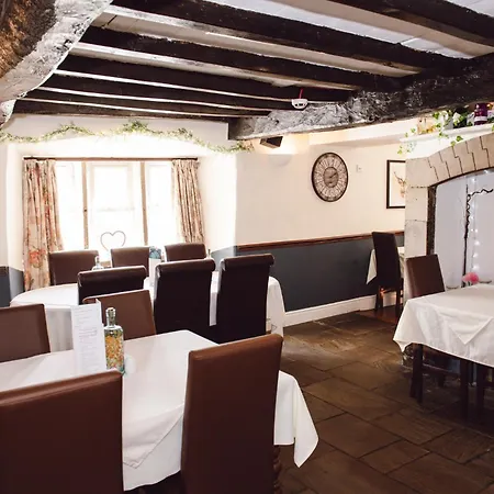 Han/Misafirhane The Street Head West Burton