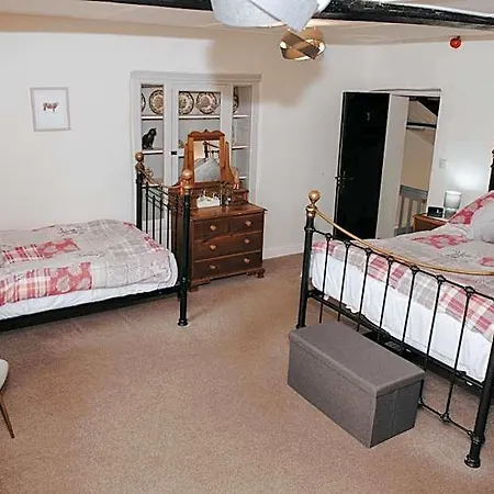 The Street Head 4* West Burton